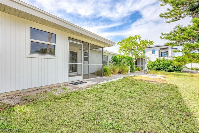 527 109th AVE N, Naples, FL 34108