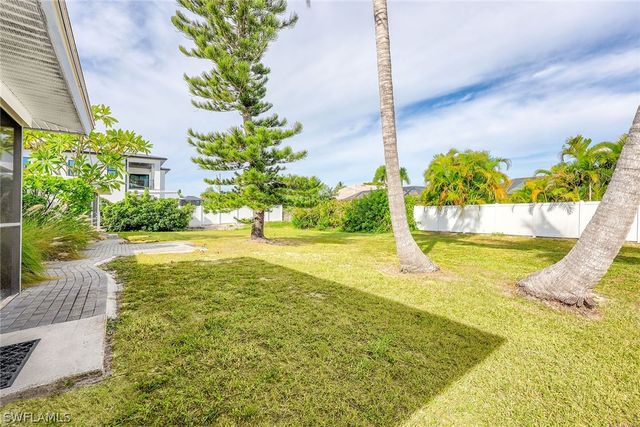 527 109th AVE N, Naples, FL 34108