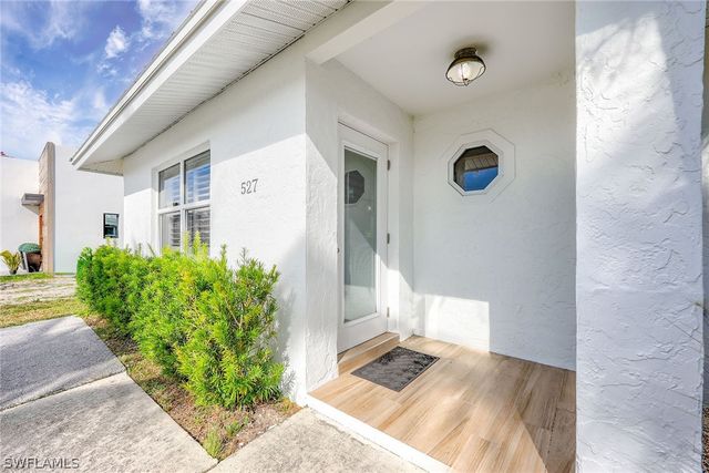 527 109th AVE N, Naples, FL 34108