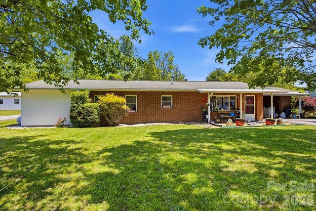 88 Lost Creek Drive, Flat Rock, NC 28731