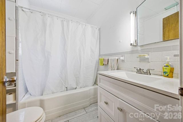 88 Lost Creek Drive, Flat Rock, NC 28731