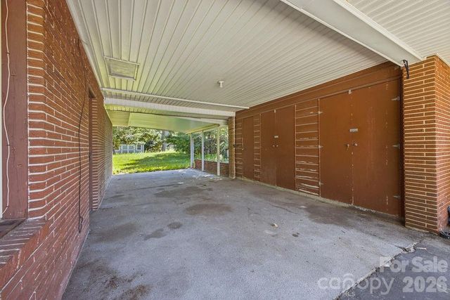 88 Lost Creek Drive, Flat Rock, NC 28731