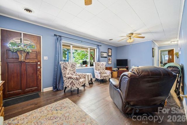 88 Lost Creek Drive, Flat Rock, NC 28731