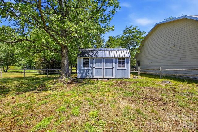 88 Lost Creek Drive, Flat Rock, NC 28731