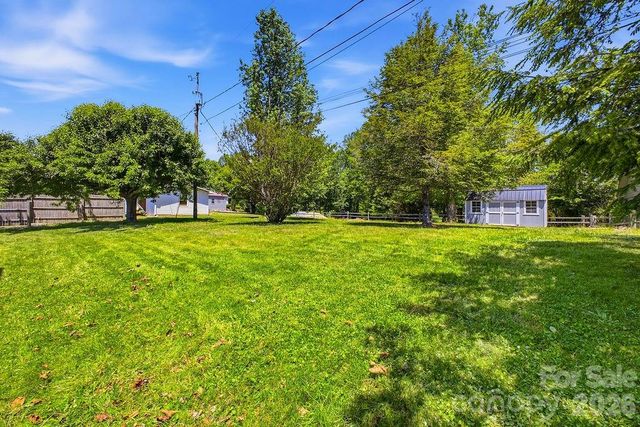 88 Lost Creek Drive, Flat Rock, NC 28731