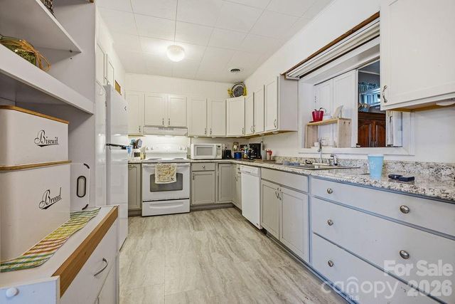 88 Lost Creek Drive, Flat Rock, NC 28731