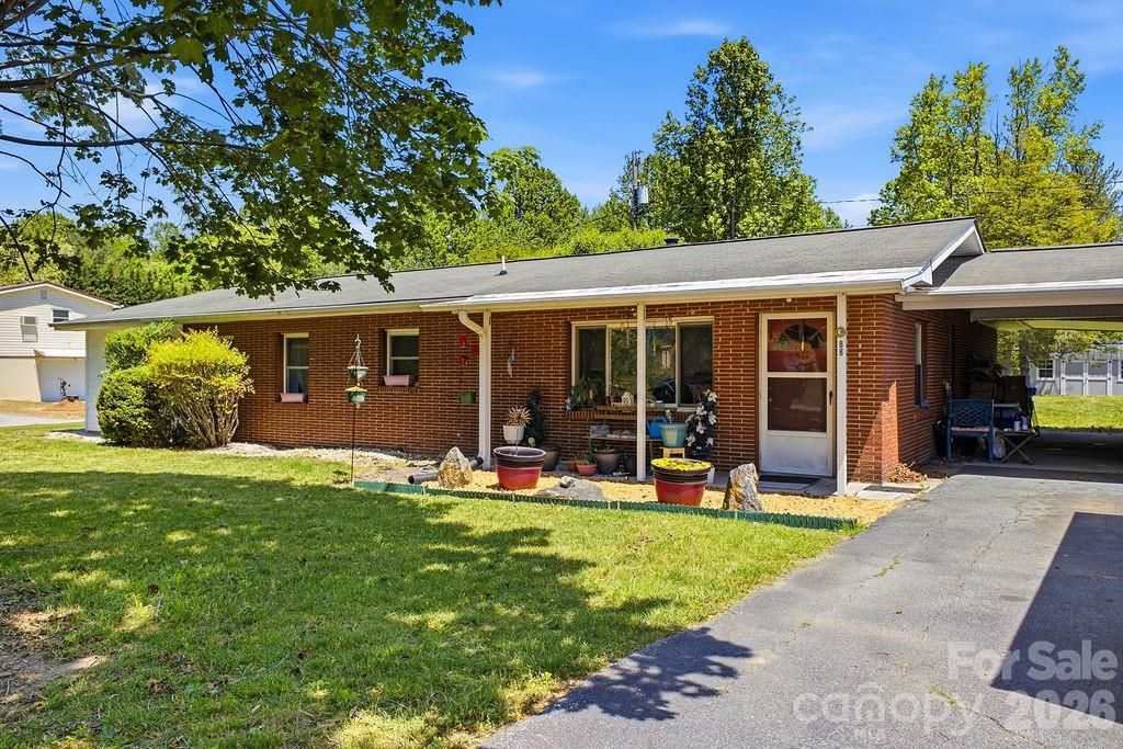 88 Lost Creek Drive, Flat Rock, NC 28731