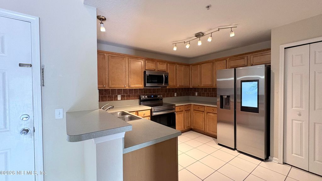 3680 KIRKPATRICK Circle 15, Jacksonville, FL 32210
