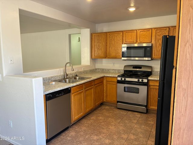 6027 W ENCINAS Lane, Phoenix, AZ 85043