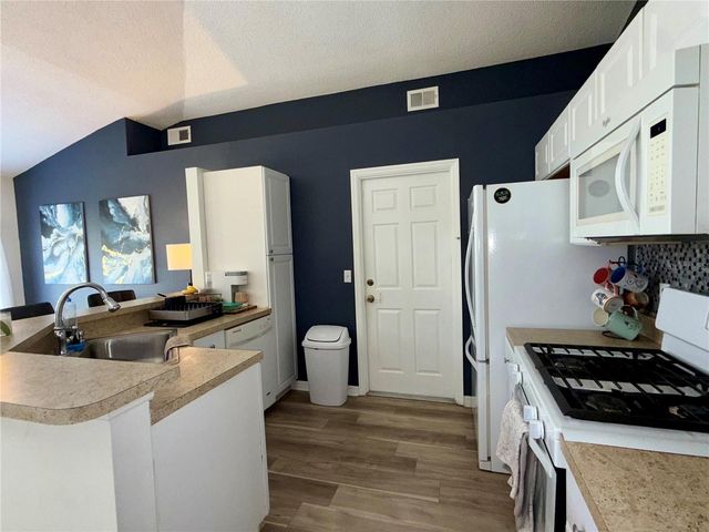 6912 LONG NEEDLE COURT, Orlando, FL 32822