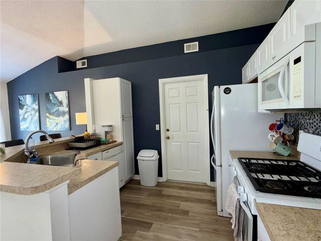 6912 LONG NEEDLE COURT, Orlando, FL 32822