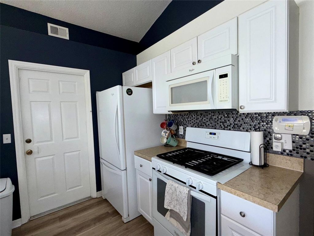 Image 16 of property listing at 6912 LONG NEEDLE COURT, Orlando, FL 32822