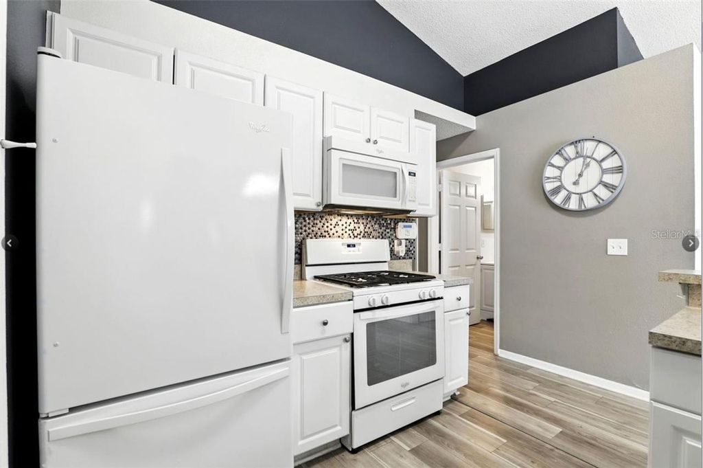 Image 18 of property listing at 6912 LONG NEEDLE COURT, Orlando, FL 32822
