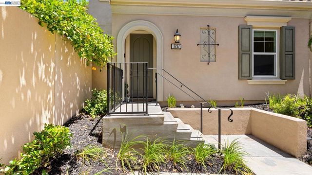 3207 Vittoria Loop, Dublin, CA 94568