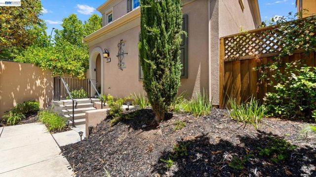 3207 Vittoria Loop, Dublin, CA 94568