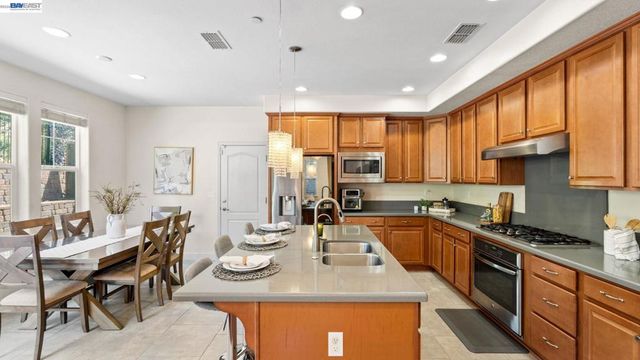 3207 Vittoria Loop, Dublin, CA 94568