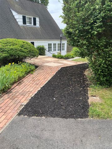23 Lloyd Harbor Road, Lloyd Harbor, NY 11743
