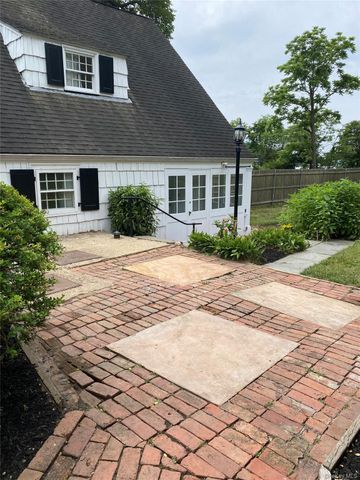 23 Lloyd Harbor Road, Lloyd Harbor, NY 11743