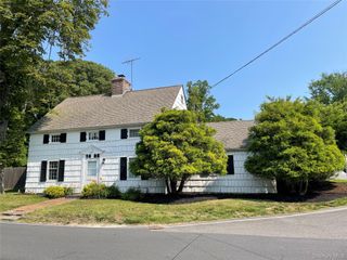 23 Lloyd Harbor Road, Lloyd Harbor, NY 11743