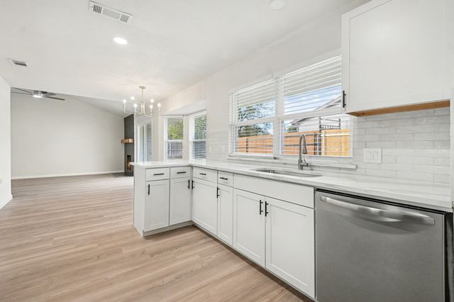 4551 Parkwood Drive, Forest Hill, TX 76140