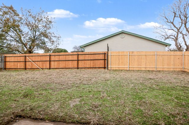 4551 Parkwood Drive, Forest Hill, TX 76140