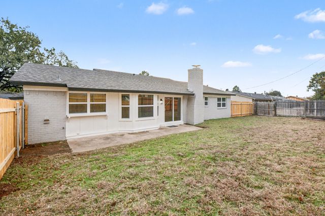 4551 Parkwood Drive, Forest Hill, TX 76140