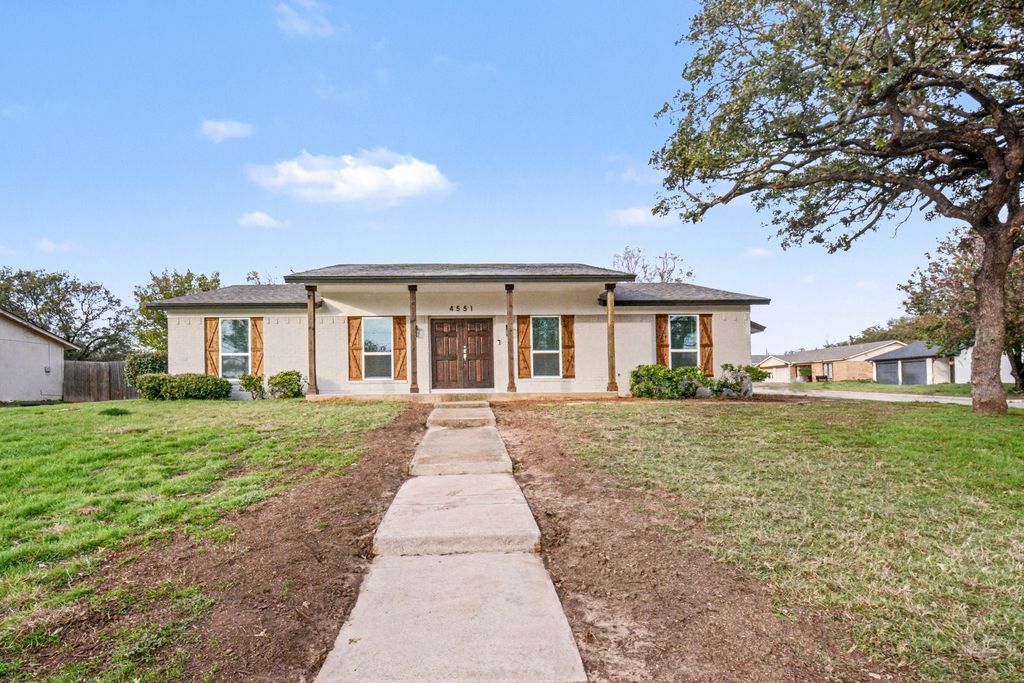 4551 Parkwood Drive, Forest Hill, TX 76140