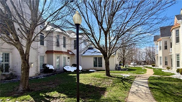 216 Adams Pointe Blvd 8, Adams Twp, PA 16046