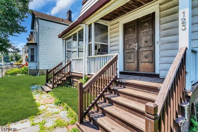 123 Steuben St, East Orange City, NJ 07018