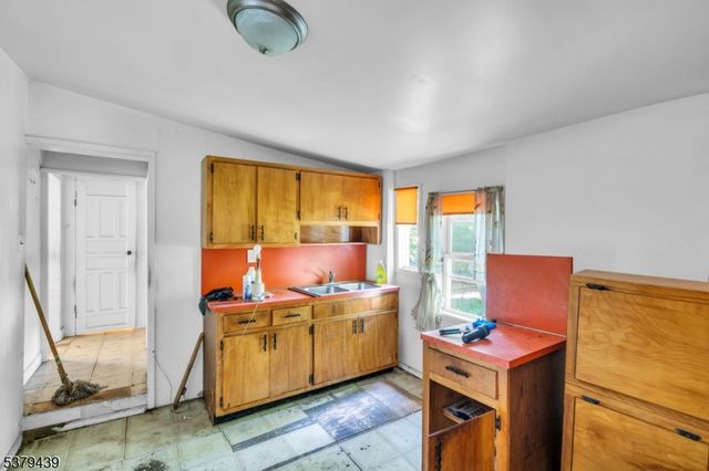 123 Steuben St, East Orange City, NJ 07018