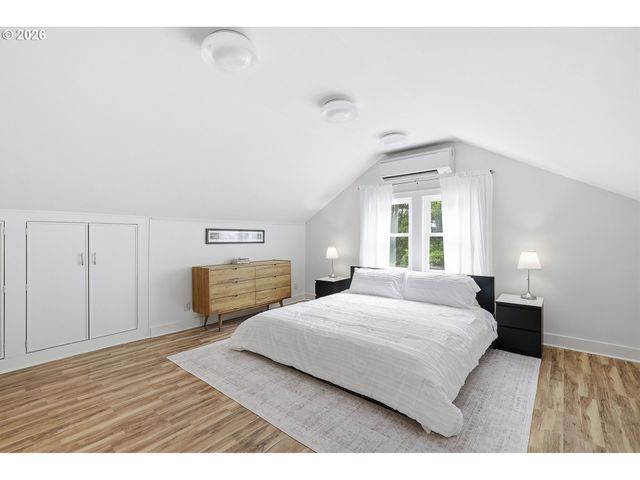 4135 Ne MULTNOMAH St, Portland, OR 97232