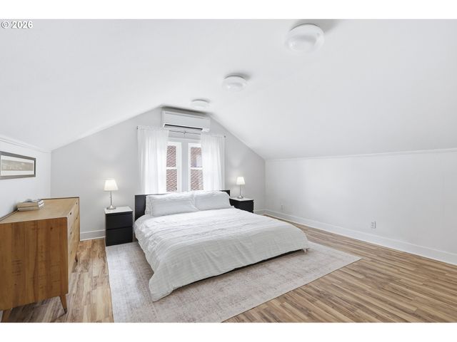 4135 Ne MULTNOMAH St, Portland, OR 97232