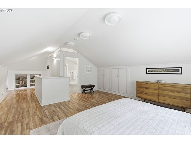 4135 Ne MULTNOMAH St, Portland, OR 97232