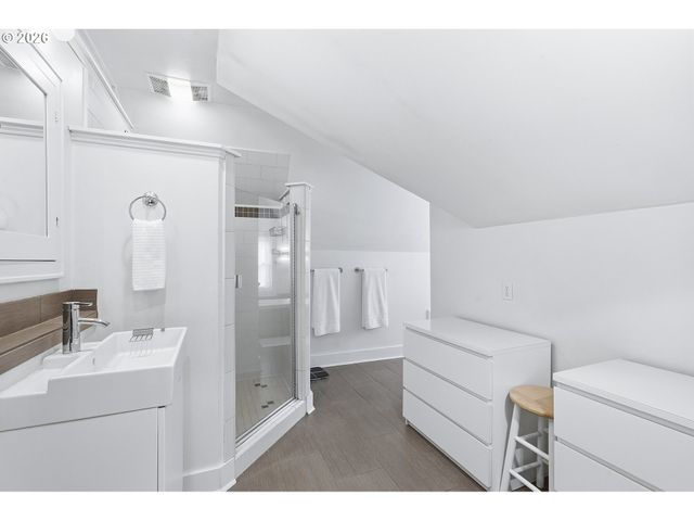 4135 Ne MULTNOMAH St, Portland, OR 97232