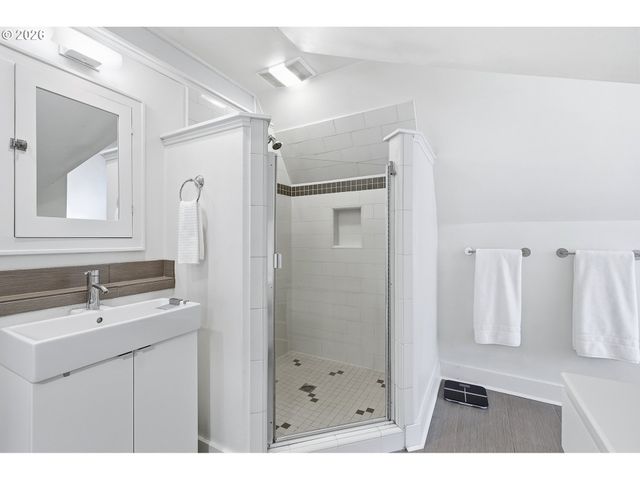 4135 Ne MULTNOMAH St, Portland, OR 97232