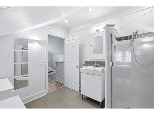 4135 Ne MULTNOMAH St, Portland, OR 97232