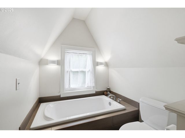 4135 Ne MULTNOMAH St, Portland, OR 97232