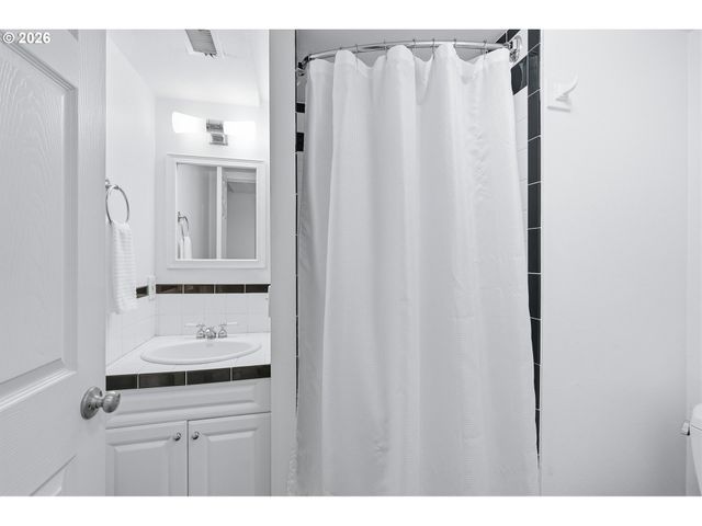 4135 Ne MULTNOMAH St, Portland, OR 97232