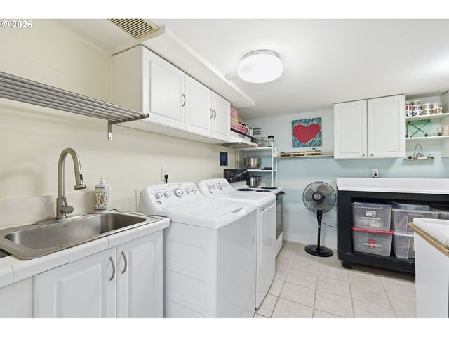 4135 Ne MULTNOMAH St, Portland, OR 97232
