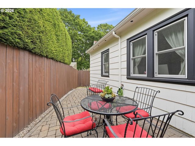 4135 Ne MULTNOMAH St, Portland, OR 97232