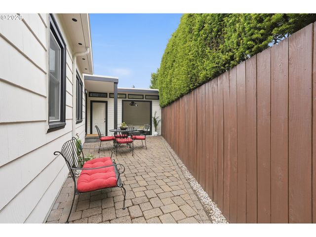 4135 Ne MULTNOMAH St, Portland, OR 97232