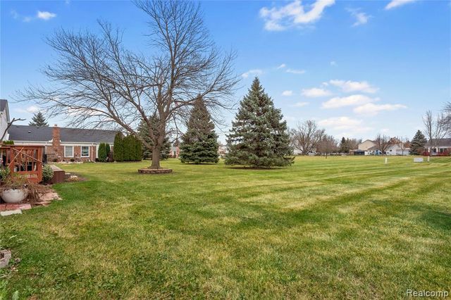 4655 Leisure Lane 48, Trenton, MI 48183