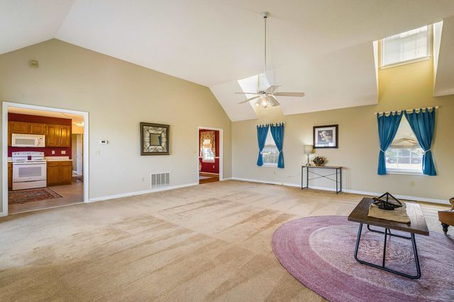 49 JOHNS VALLEY DR, Fishersville, VA 22939