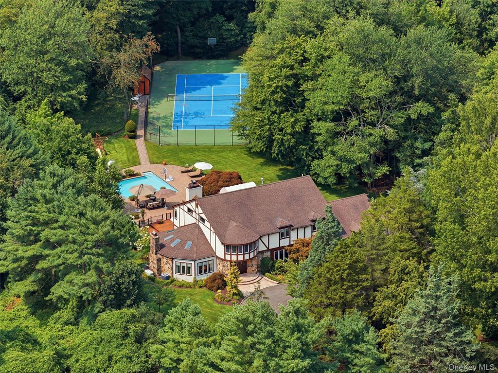 27 Amber Lane, Oyster Bay Cove, NY 11771 — exterior