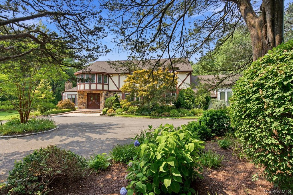 27 Amber Lane, Oyster Bay Cove, NY 11771 — photo 2