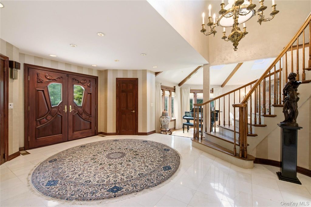 27 Amber Lane, Oyster Bay Cove, NY 11771 — photo 4