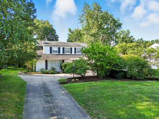 3180 Somerset Drive, Shaker Heights, OH 44122