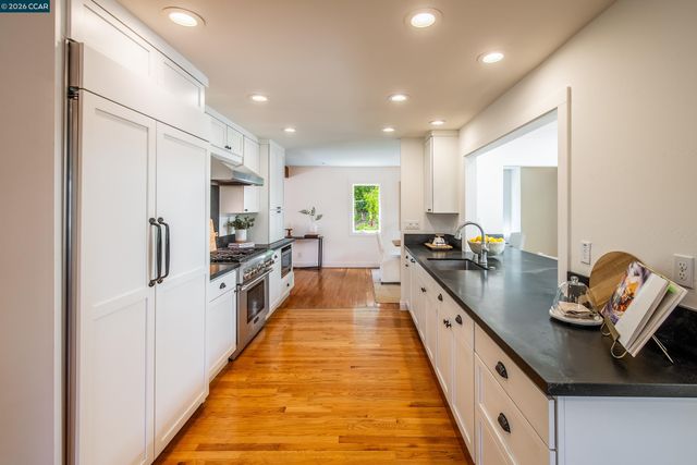 3348 Walnut Ln, Lafayette, CA 94549
