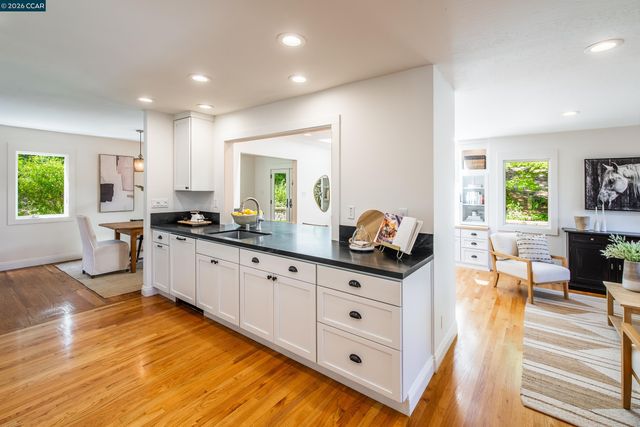 3348 Walnut Ln, Lafayette, CA 94549