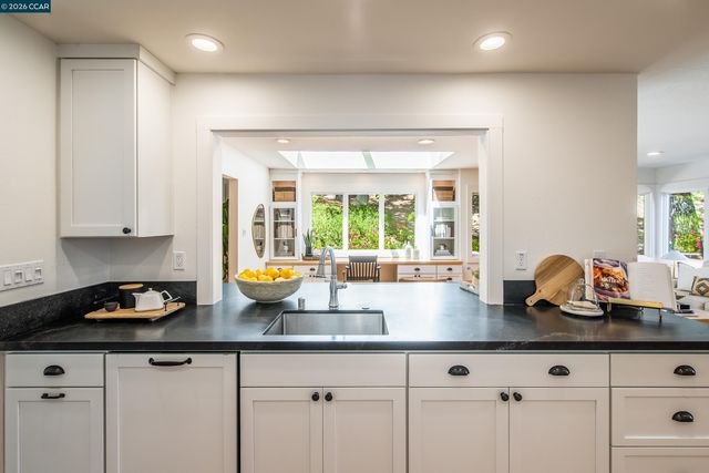 3348 Walnut Ln, Lafayette, CA 94549